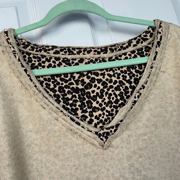 V-neck reversible light sweatshirt - UEC! - Picture 7 of 8